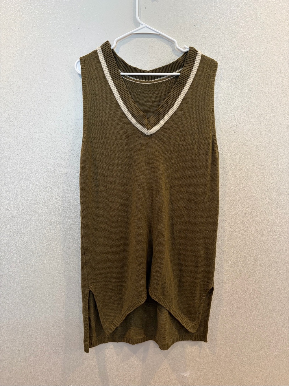 Sleeveless Olive Knitted Vest with Contrast Trim